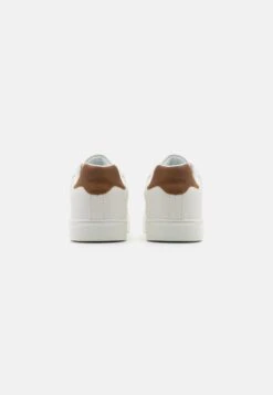 Pier One Sneakers Laag - White -Herenkledingwinkel 0d68a4c32b96494b83f0888dc073cae5