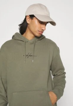 Hollister Co. Summer Icon Unisex - Hoodie - Olive 9 Hollister Co. Summer Icon Unisex - Hoodie - Olive -Herenkledingwinkel 1d75c77c6c3341e8af5727c10850ddec