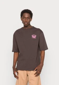 YOURTURN Nostalgia Future Tee Unisex - T-Shirt Print - Brown 7 YOURTURN Nostalgia Future Tee Unisex - T-Shirt Print - Brown -Herenkledingwinkel 36f7e96f8ea14564abd417ba45e7ff27