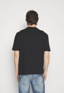 YOURTURN Fallen Schoolzi - T-Shirt Print - Black 7 YOURTURN Fallen Schoolzi - T-Shirt Print - Black -Herenkledingwinkel 92ad55668a4147798c7b544728548f53