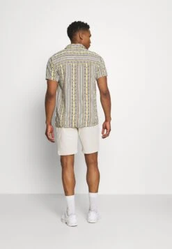 Redefined Rebel Joey - Shorts - Stone -Herenkledingwinkel b6ace980bce443f1ad2be8177eefaa98