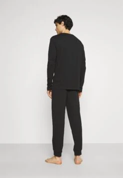 Pier One Pyjama - Black 9 Pier One Pyjama - Black -Herenkledingwinkel b9b8fb88b64649ea840444d93817e424