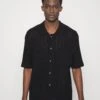 Les Deux Garrett Knitted Shirt - Vest - Black