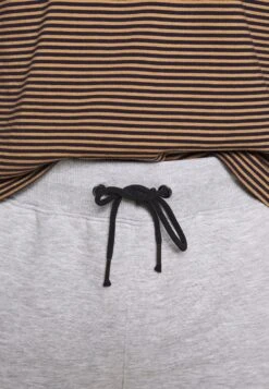 Pier One 2 Pack - Shorts -Light Grey /Black 8 Pier One 2 Pack - Shorts -Light Grey /Black -Herenkledingwinkel c4d577d8c6314b53bc4b281d9e735af0