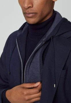 Hackett London Sports W Hooded Bib - Blazer - Navy Blue 12 Hackett London Sports W Hooded Bib - Blazer - Navy Blue -Herenkledingwinkel ebf2d88a839a473391c1214250fe81b6